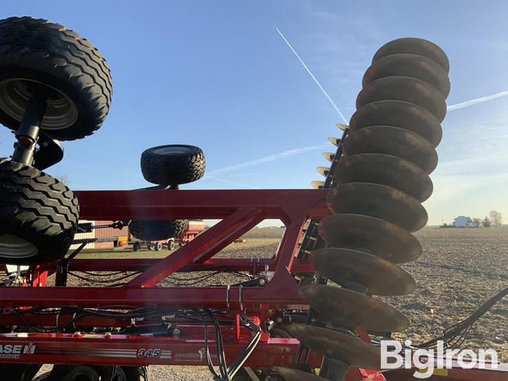 2020-case-ih-345-image-17