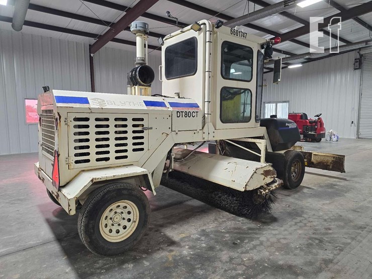 2013-superior-broom-dt80ct-image-4