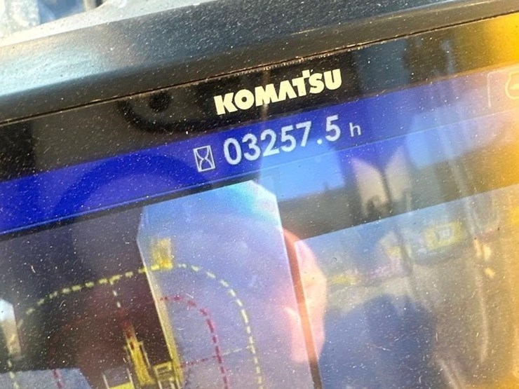 2021-komatsu-pc210-lc-11-image-36