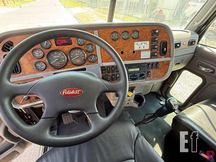 2008-peterbilt-367-image-13