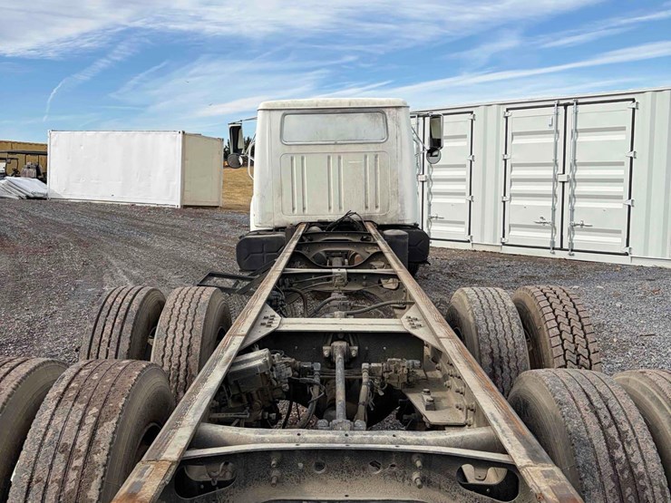 international-4900-image-7