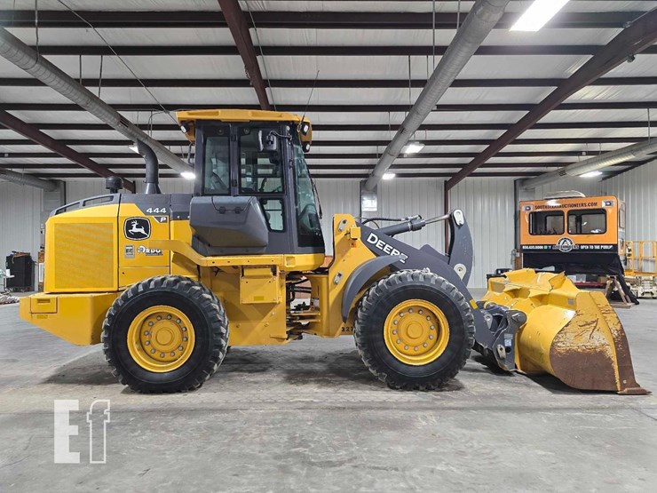 2022-deere-444-p-tier-image-6