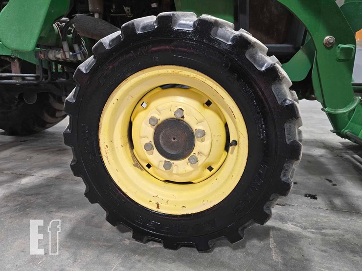 john-deere-3320-image-21