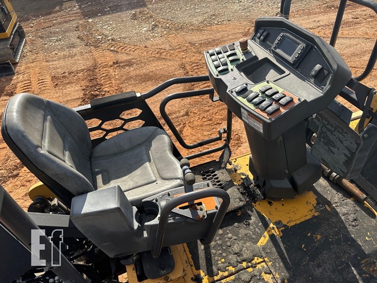 2018-volvo-p7110b-image-23