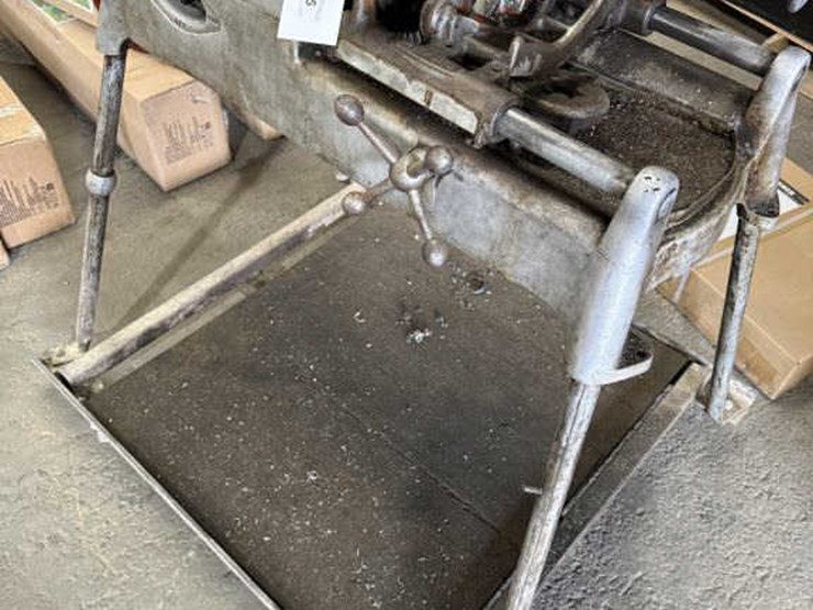 #155-•-rigid-pipe-threader-on-stand-image-2