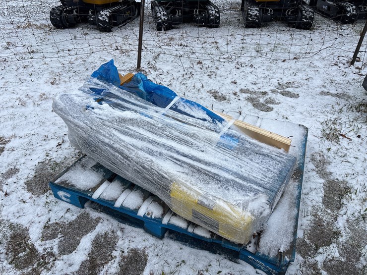 #3022-•-2025-unused-giyi-silent-type-hydraulic-breaker-image-1