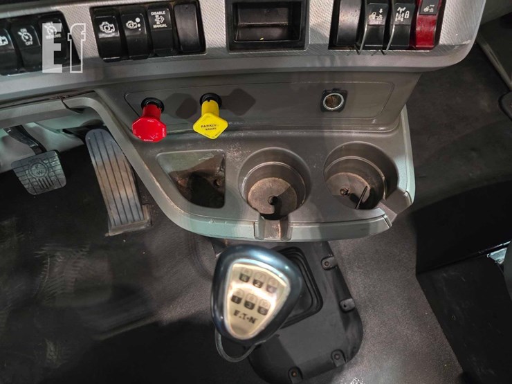 2015-kenworth-t680-image-19