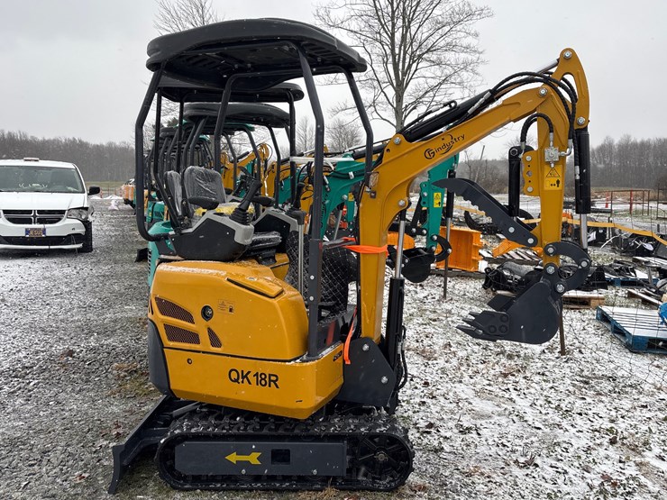 #2009-•-unused-qk18r-mini-excavator-image-1