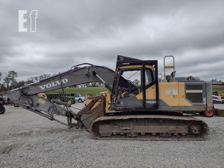 2015-volvo-ec220e-lr-image-1