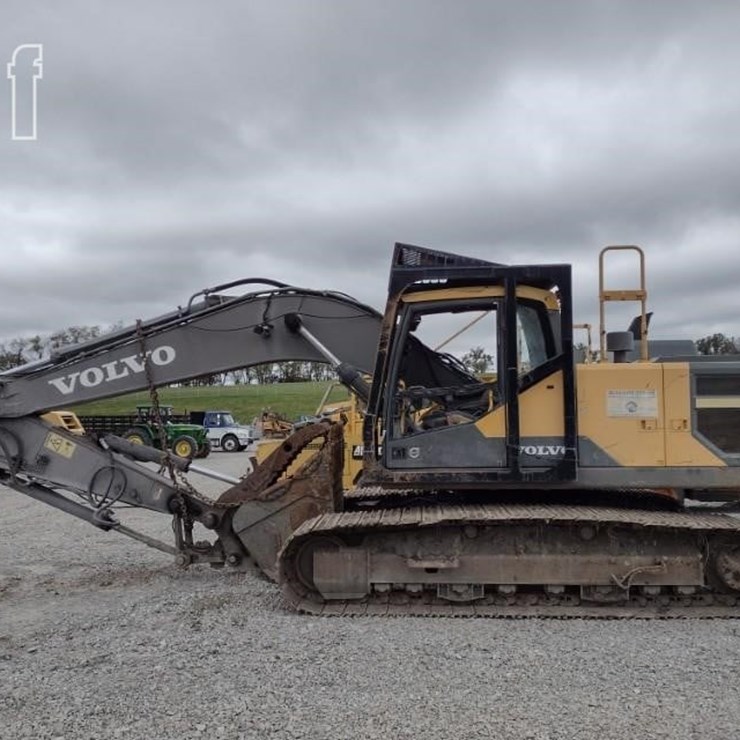 2015 VOLVO EC220E LR