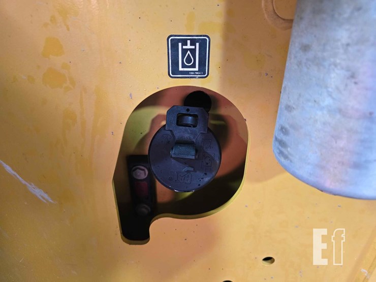 2012-caterpillar-cp56b-image-16