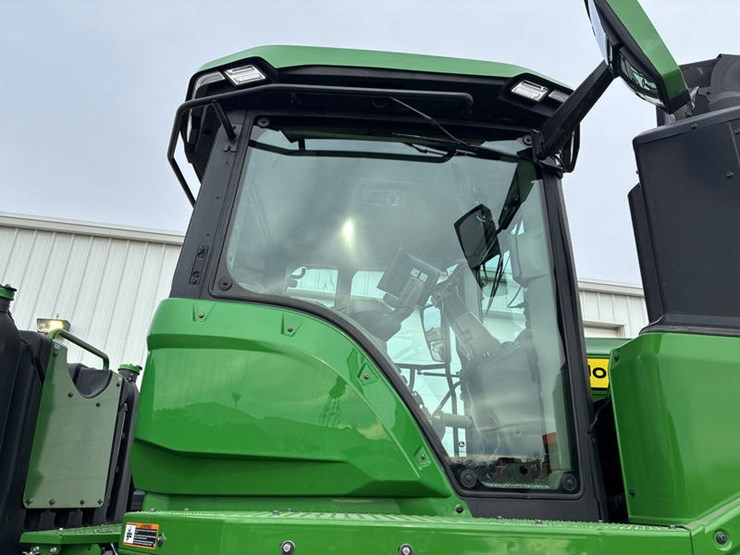 2024-john-deere-9r-590-image-12