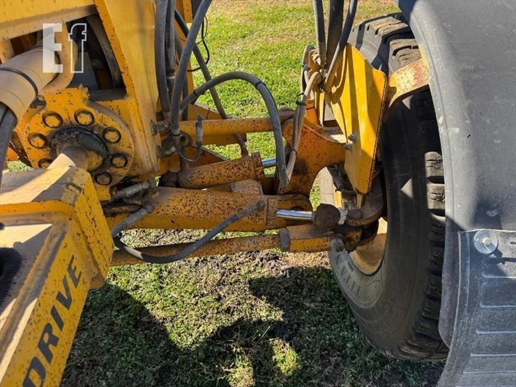 2003-volvo-g746b-image-16