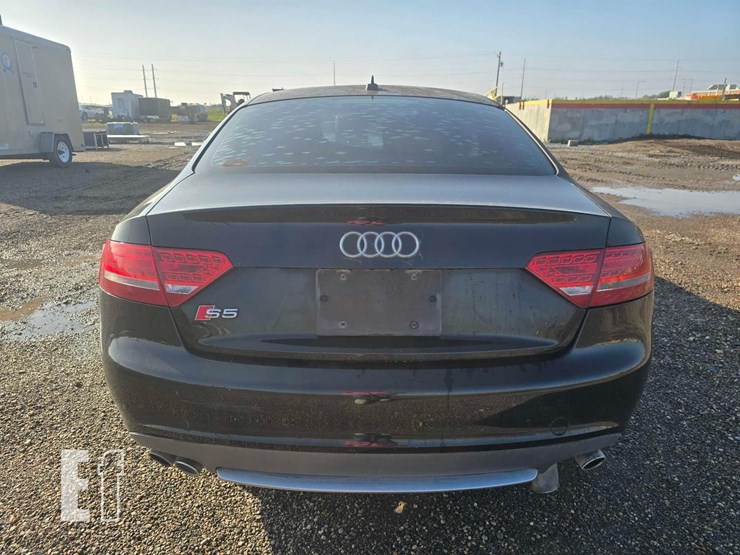 2010-audi-s5-image-8