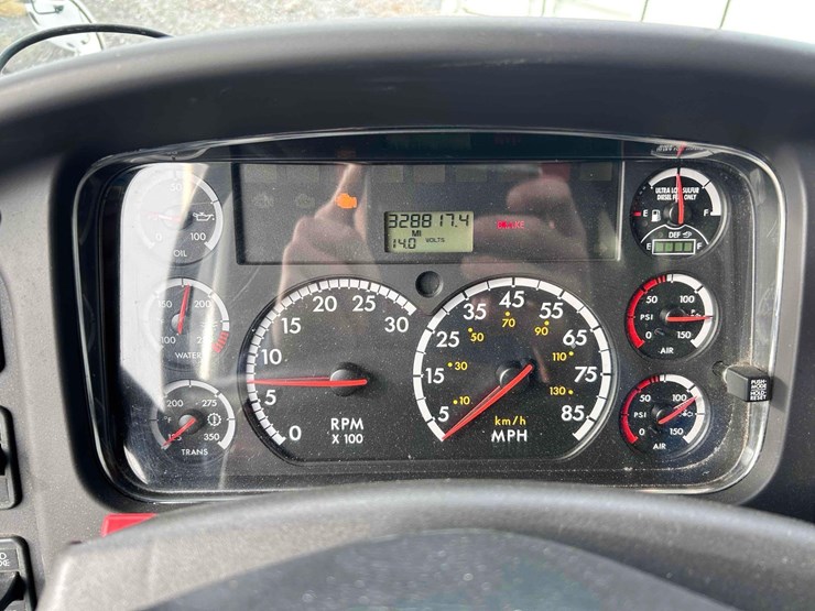 2015-freightliner-box-truck-image-24