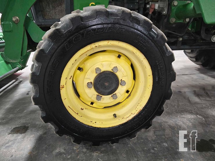 john-deere-3320-image-19