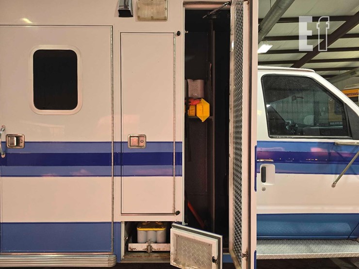 1996-ford-e350-image-21