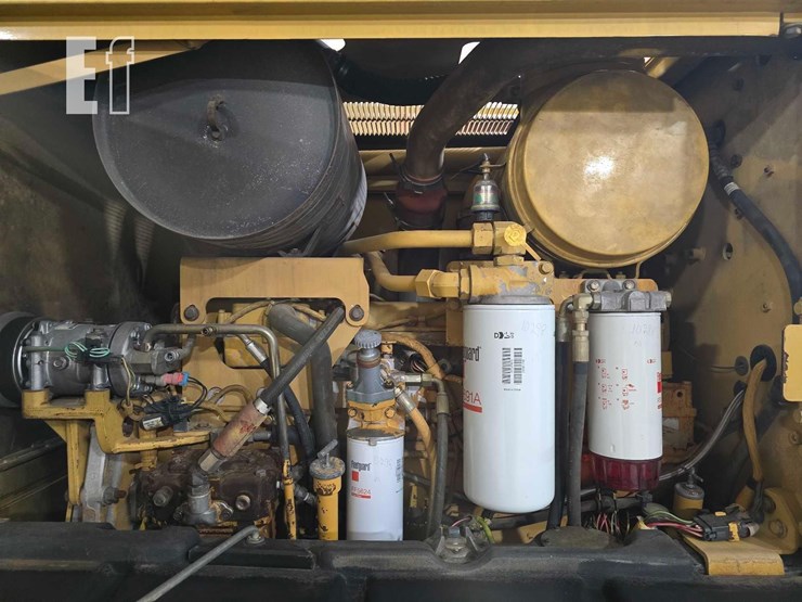 2004-caterpillar-140h-image-40