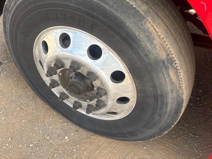 2016-peterbilt-579-image-8