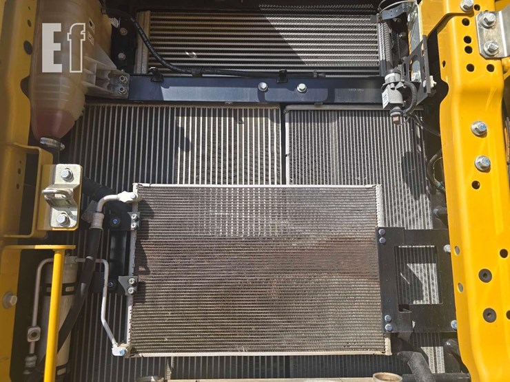 2020-caterpillar-323-image-35