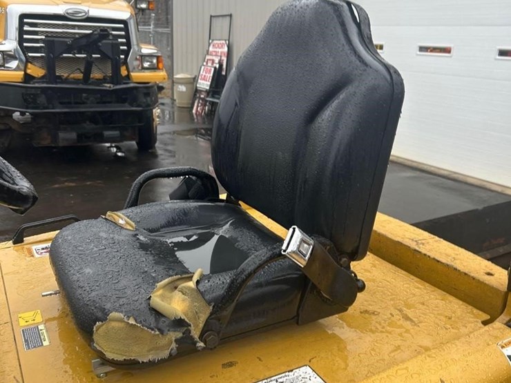 caterpillar-electric-forklift-image-12