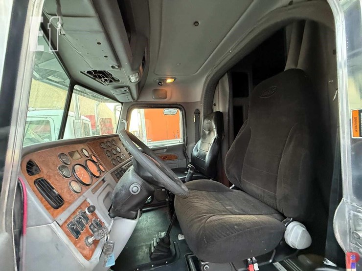 2007-peterbilt-379-image-13