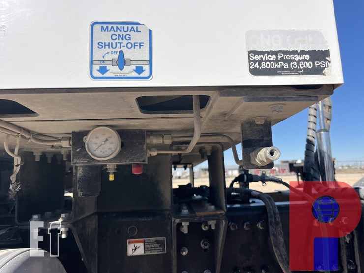 2021-freightliner-coronado-122-sd-image-3