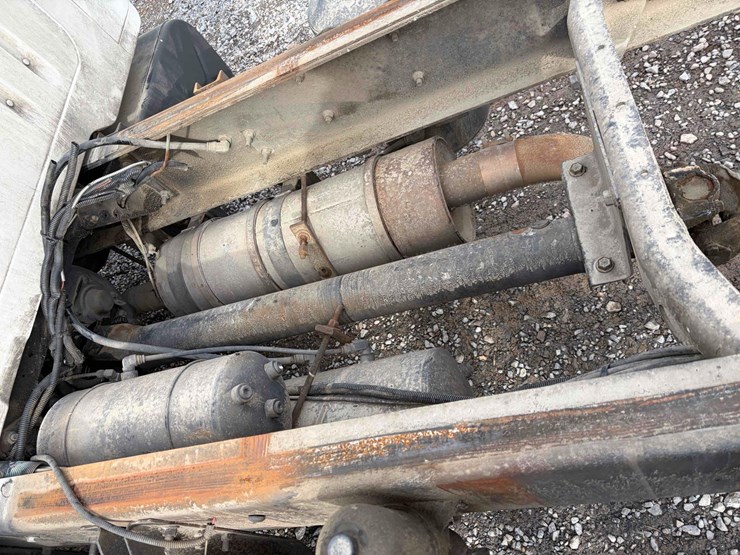 international-4900-image-11