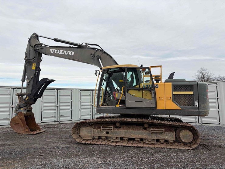 2016-volvo-ec220e-image-6