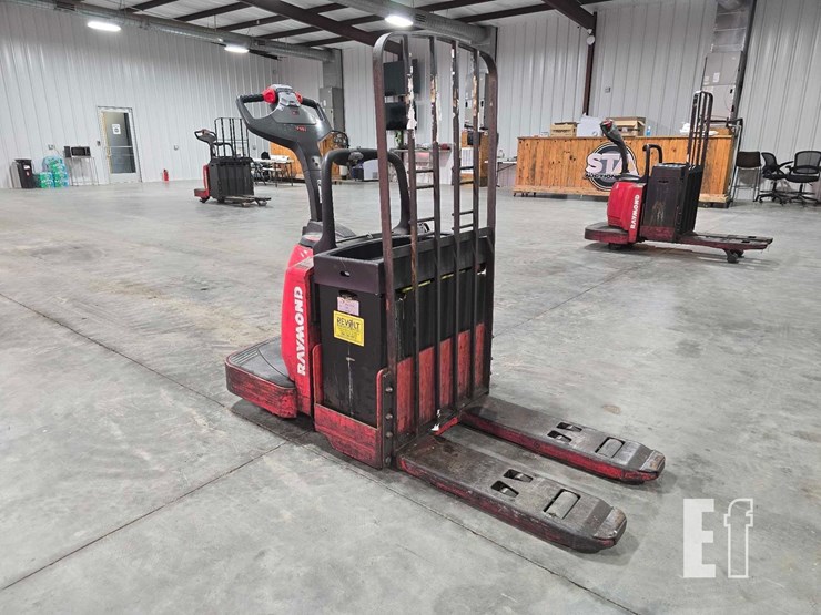 raymond-8400-image-2