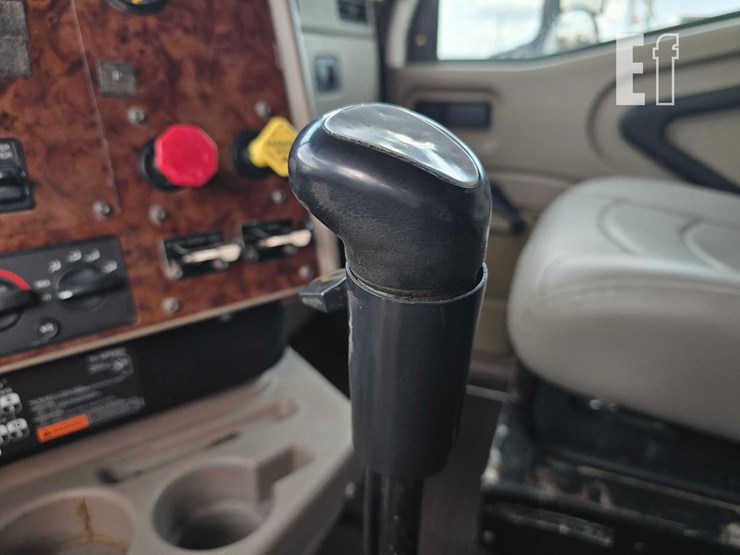 2005-international-9400-image-30