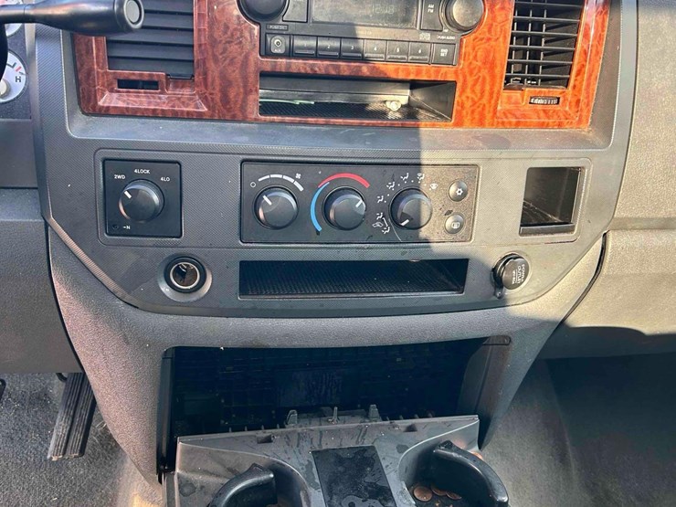 2006-dodge-1500-image-16