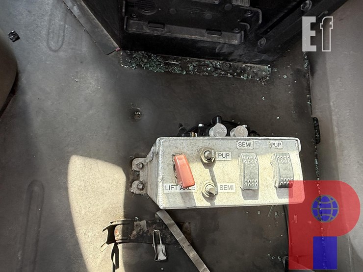 2018-freightliner-cascadia-125-image-14