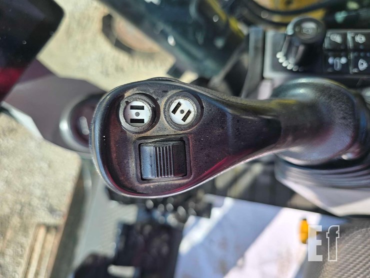 2020-caterpillar-323-image-23