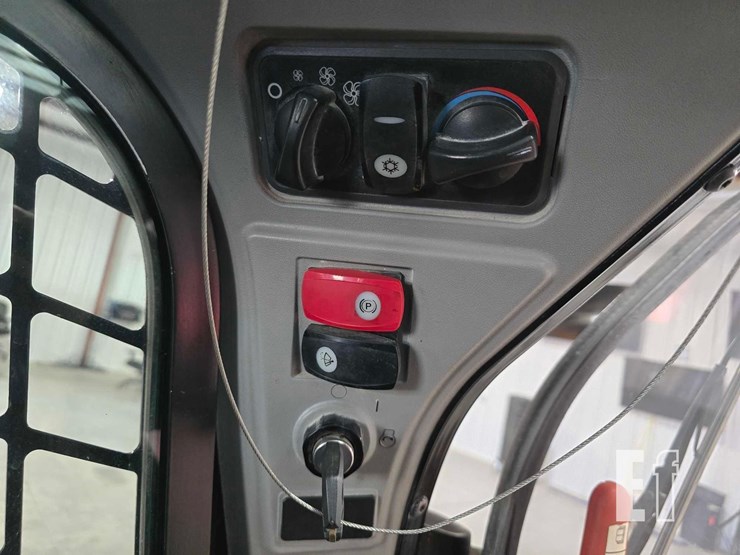 2015-caterpillar-299d-xhp-image-20