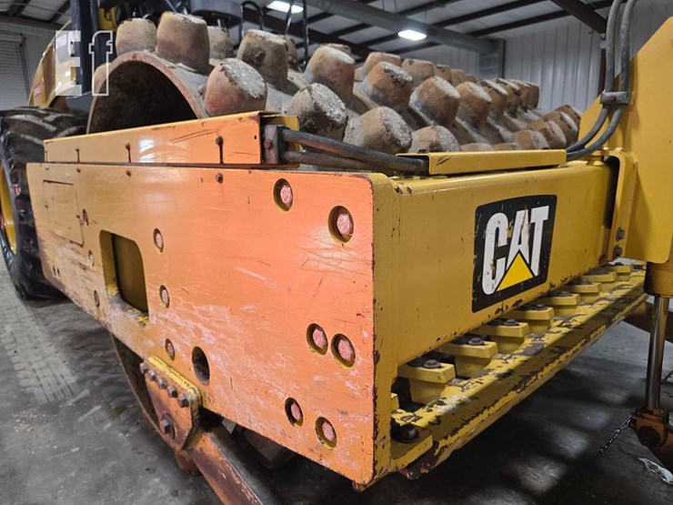 2012-caterpillar-cp56b-image-11