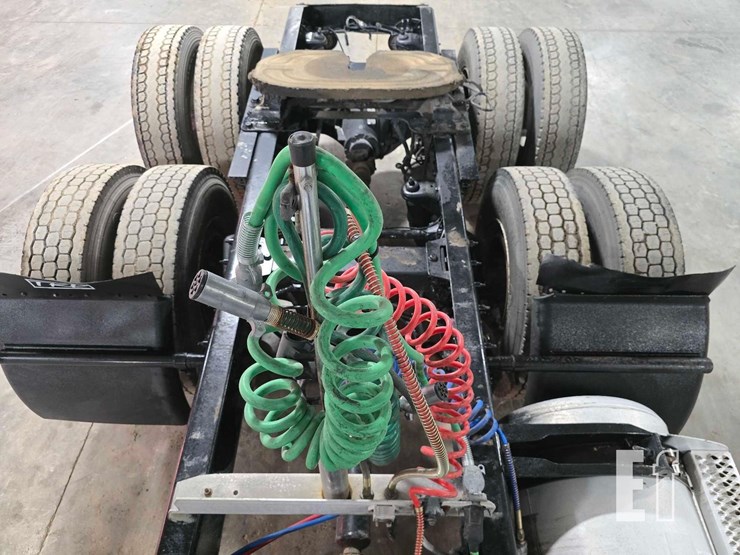 2010-peterbilt-340-image-17