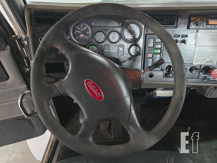 2010-peterbilt-340-image-10