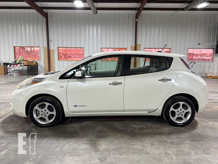 2011-nissan-leaf-image-5