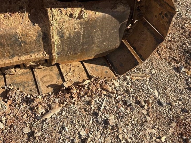 2018-caterpillar-320-image-21