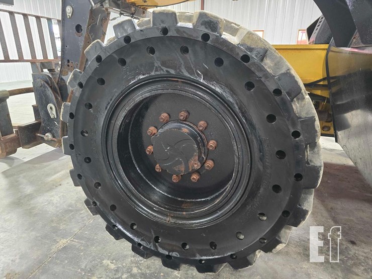 2015-caterpillar-tl642c-image-20