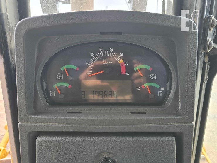 2006-caterpillar-d8t-image-18