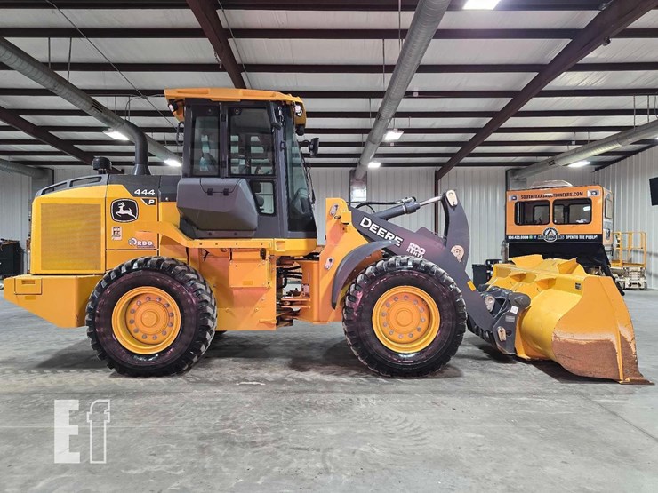 2022-deere-444-p-tier-image-6