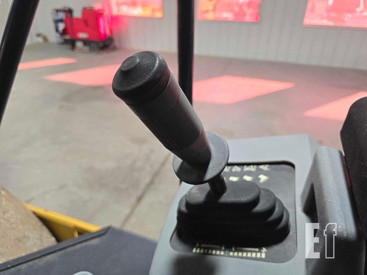 2013-caterpillar-cs44-image-25