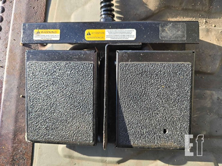 2005-caterpillar-322c-image-23