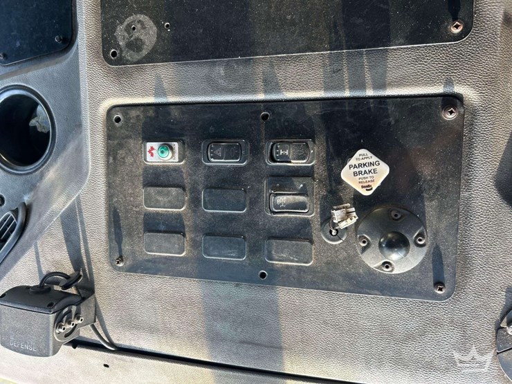 2018-peterbilt-320-image-20