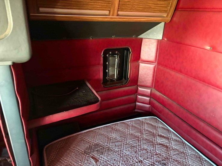 1999-peterbilt-379-image-23