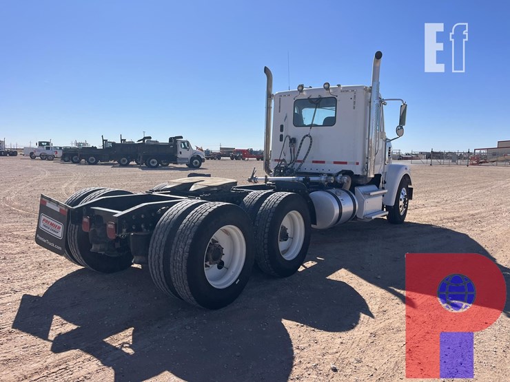 2022-freightliner-coronado-122-sd-image-5