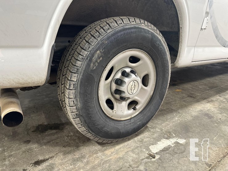 2017-chevrolet-express-2500-image-22