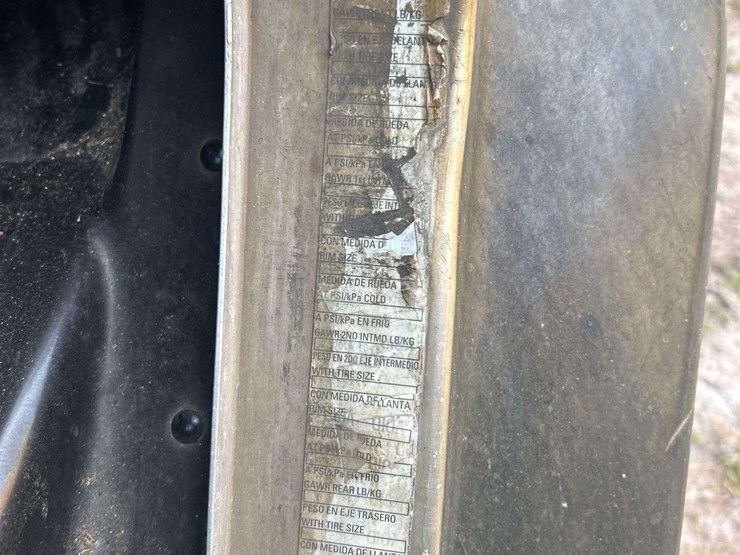 2016-peterbilt-320-image-6